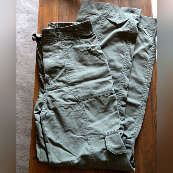 Abercrombie & Fitch Relaxed Green Cargo/Utility Pants - Picture 5 of 6